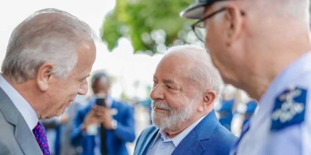 Lula recebe comandantes das Forcas Armadas para discutir mudancas na.jpg