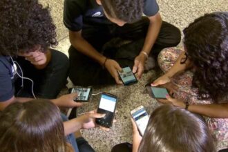 Senado aprova restricao ao uso de celulares nas escolas e.jpg