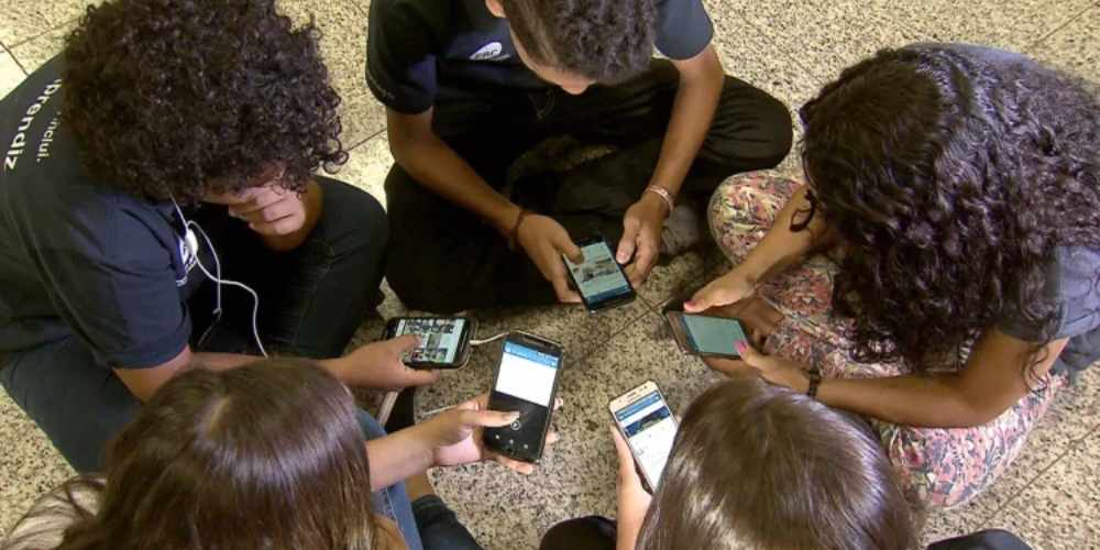 Senado aprova restricao ao uso de celulares nas escolas e.jpg