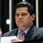 Senador Alcolumbre sob suspeita de usar jatinho de empresa beneficiada.png