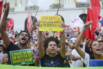 sem-anistia-terca-feira-e-dia-de-defender-a-democracia-indiciados-todos-homens-se-condenados-podem-pegar-dezenas-de-anos-de-prisao-foto-fernando-frazao-abr-tvt-news