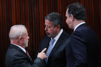 Urgente Lula quer reuniao com Lira e Pacheco para definir.png