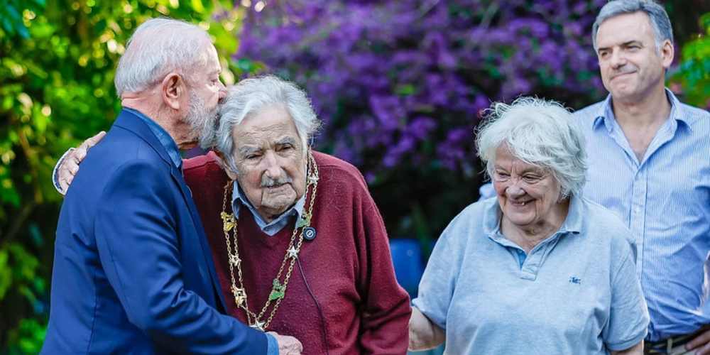 Uruguai Lula condecora Mujica com a maior honraria do Brasil.jpg