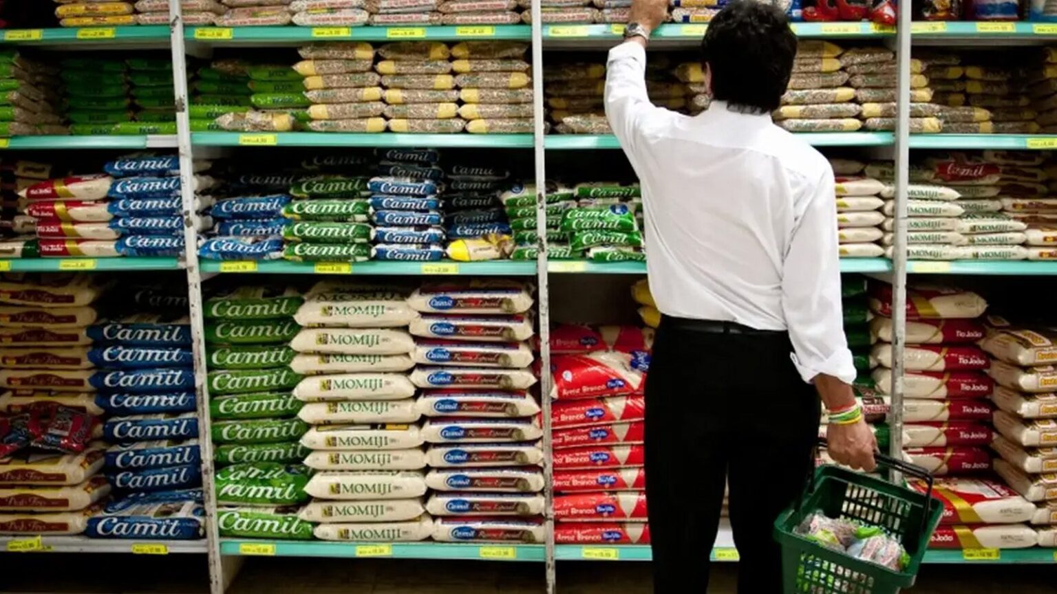 atacarejos-diversificam-o-consumo-de-alimentos-pelas-familias-brasileiras-estudo-state-of-grocery-2024-levantou-indices-do-comercio-alimenticio-marcelo-camargo-agencia-brasil-tvt-news