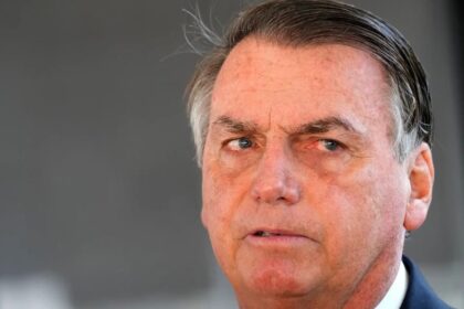 Bolsonaro admite arrependimento por nomear generais no governo.jpg