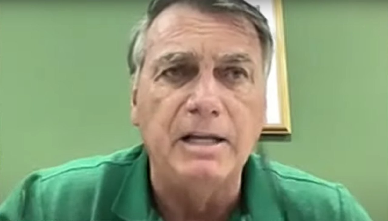 Bolsonaro nao se curva a ditadura e dobra a aposta.jpg