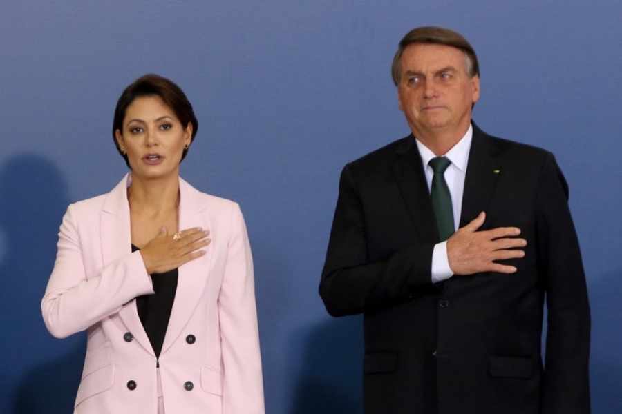 Bolsonaro recua e diz que Michelle sera candidata ao Senado.jpg