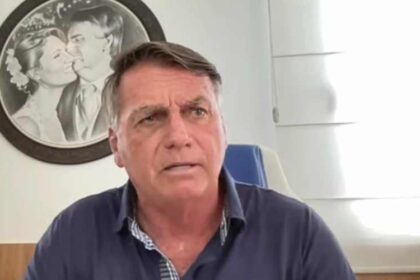 Bolsonaro sobre Moraes vetar ida aos EUA Historinha.jpg