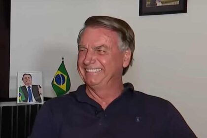 Bolsonaro sorri apos reporter dizer que ‘o povo escolheu o.jpg