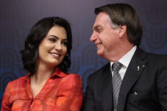 Bolsonaro sugere Michelle como candidata a presidencia e revela plano.jpg