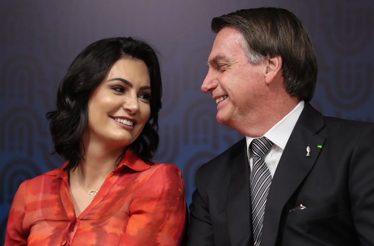 Bolsonaro sugere Michelle como candidata a presidencia e revela plano.jpg