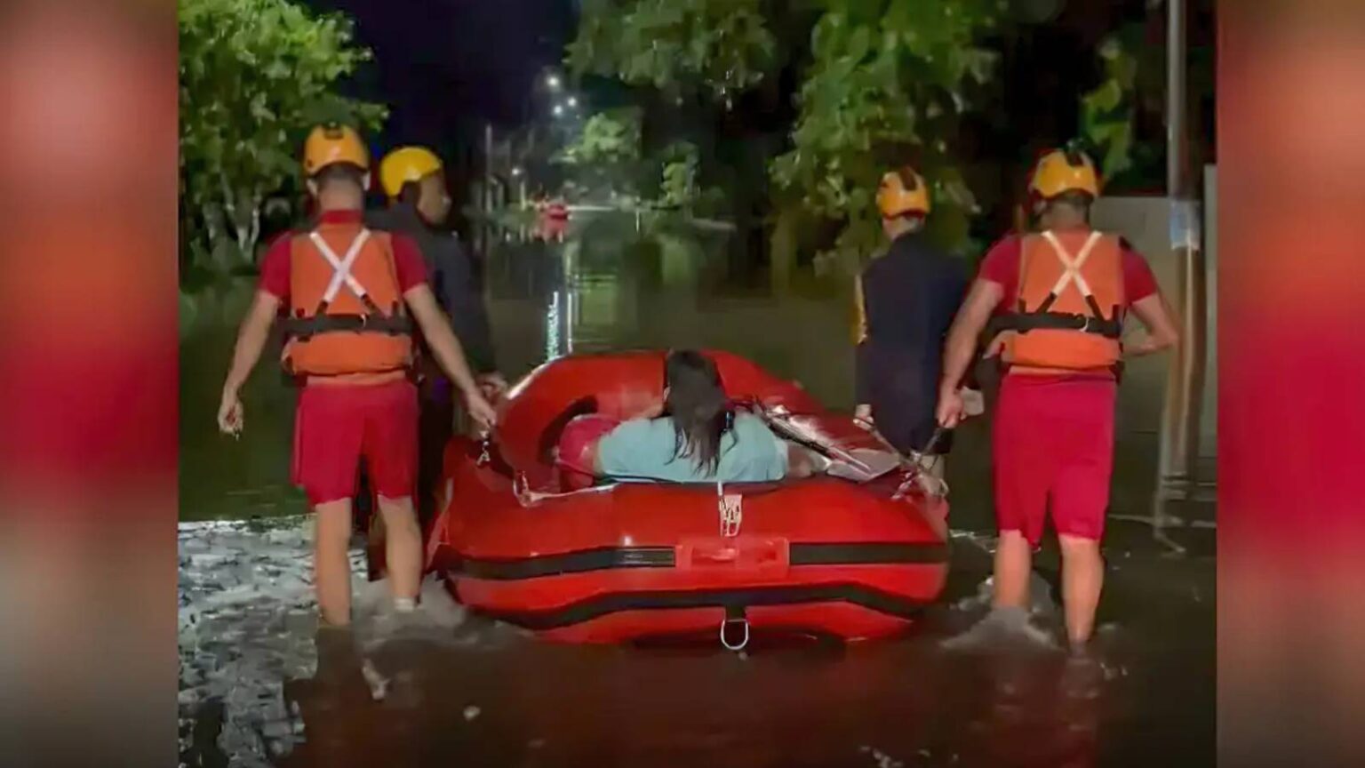 com-250-desabrigados-peruibe-tem-previsao-de-chuva-moderada-resgate-inclui-idosos-criancas-e-animais-domesticos-foto-defesa-civil-sp-tvt-news