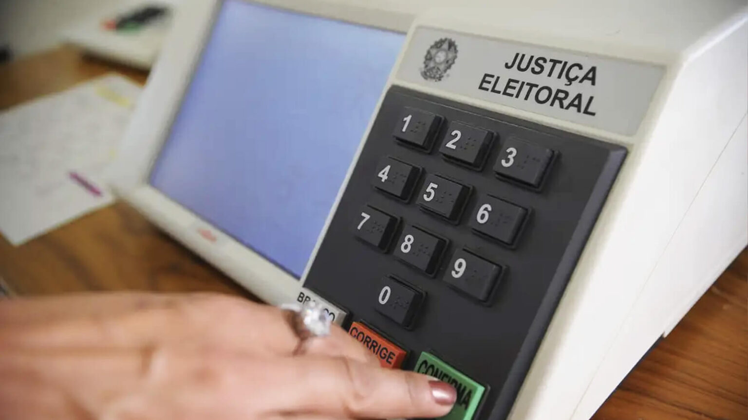 eleitores-que-nao-votaram-no-2-turno-tem-ate-terca-para-justificar-saiba-como-justificar-seu-voto-fabio-pozzebom-agencia-brasil-tvt-news