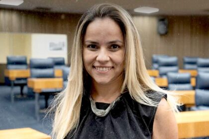 Ex vereadora que levou privada e pia de gabinete toma atitude.jpg