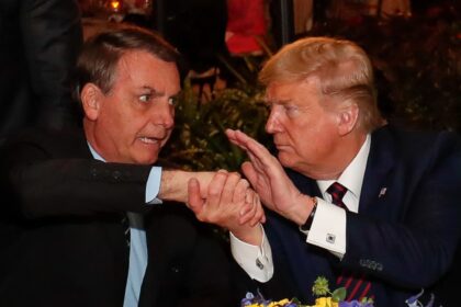 Jair Bolsonaro e convidado por Trump para ir a posse.jpg