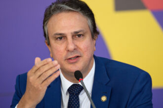 mec-confirma-pe-de-meia-para-estudantes-de-licenciatura-pe-de-meia-licenciatura-sera-parte-do-mais-professores-programa-que-valorizara-docentes-marcelo-camargo-agencia-brasil-tvt-news