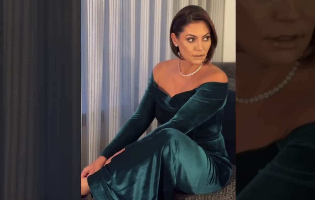 Michelle rouba a cena com deslumbrante vestido de veludo em.jpg