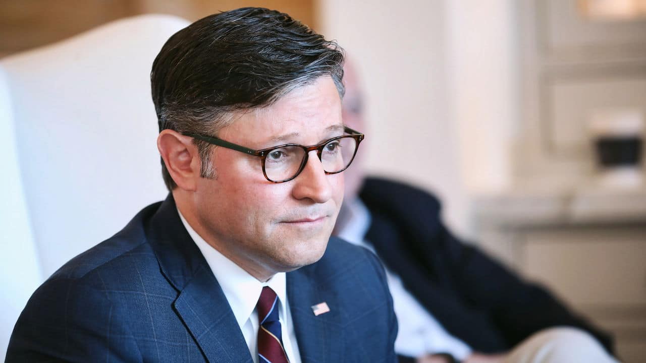 Mike Johnson conquista reeleicao como presidente da Camara dos Representantes.jpg