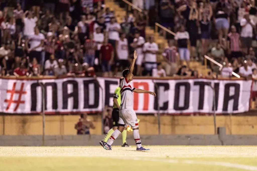 sao-paulo-vira-e-esta-na-final-da-copinha-2025-ryan-francisco-fez-dois-gols-de-penalti-e-ajudou-o-sao-paulo-foto-victor-monteiro-agencia-paulistao-tvt-news