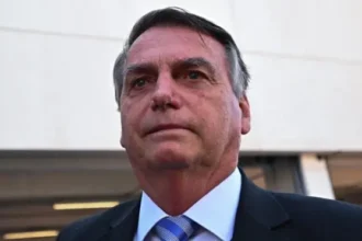 VIDEO Bolsonaro acaba de fazer pronunciamento oficial apos passaporte negado.webp.webp