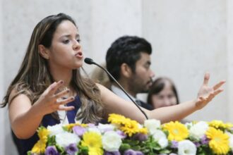 Vereadora retira privada e pias de gabinete na Camara de.jpg