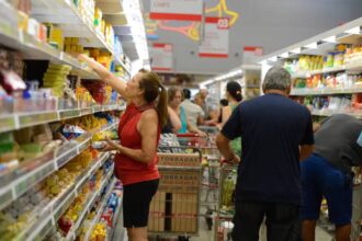 com-nova-safra-governo-espera-reducao-do-preco-dos-alimentos-e-importante-o-consumidor-pesquisar-e-pechinchar-disse-o-ministro-foto-tania-rego-abr-tvt-news