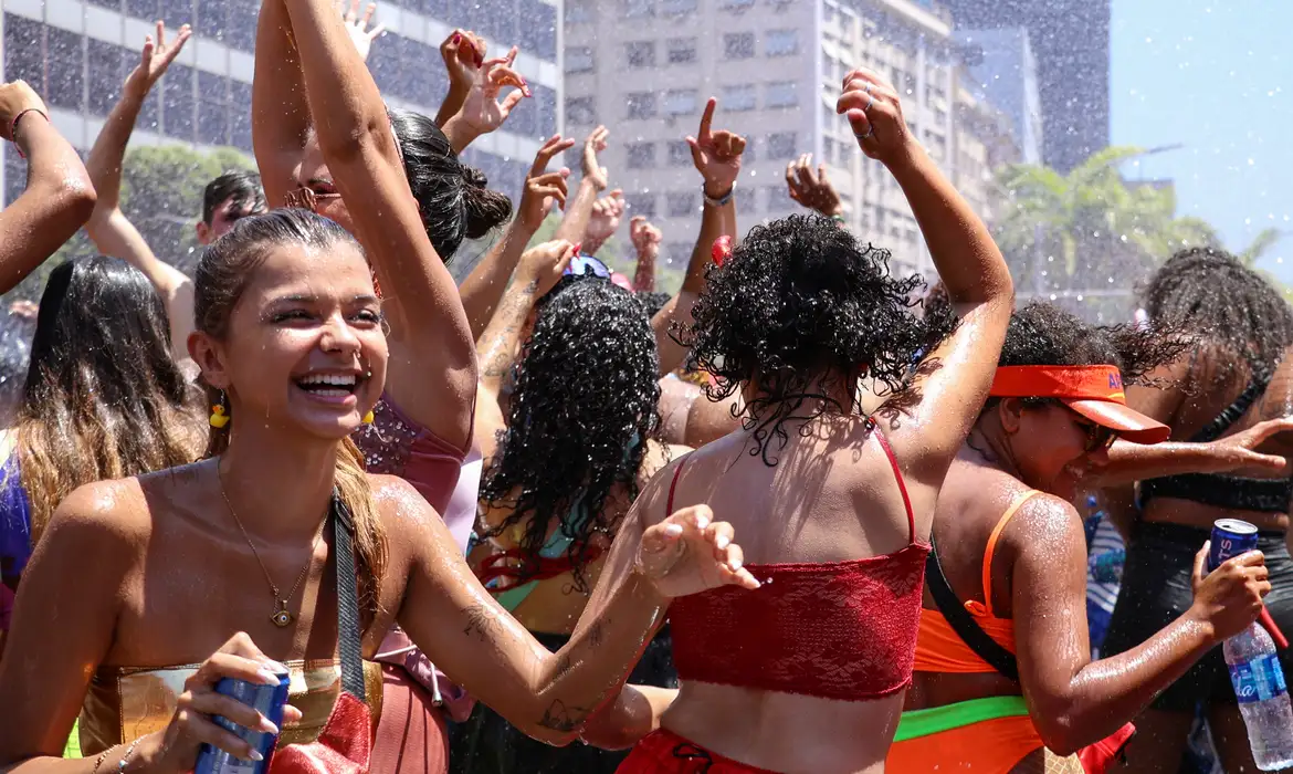carnaval-2025-veja-dicas-de-saude-para-se-proteger-pais-e-cuidadores-devem-escolher-blocos-adequados-para-faixas-etarias-das-criancas-foto-tomaz-silva-agencia-brasil-tvt-news