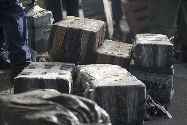pcc-lucra-mais-com-o-contrabando-de-combustiveis-bebidas-e-ouro-do-que-com-o-trafico-de-cocaina-foto-u-s-navy-photo-by-mass-communication-specialist-3rd-class-cory-booth-released-tvt-news
