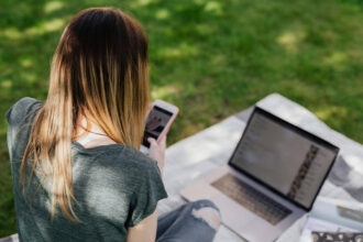curso-formará-professores-enfrentamento-violencias-digitais-contra-meninas-apoio-governo-federal-embaixada-reino-unido-iniciativa-orientará-professores-kaboompics-pexels-tvt-news