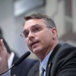 Flavio Bolsonaro propoe aumento de pena para furto de celulares.jpg