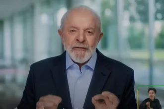 lula-anuncia-pagamento-do-pe-de-meia-e-farmacia-popular-100-gratuita-em-pronunciamento-lula-falou-do-inicio-do-pe-de-meia-e-da-farmacia-popular-com-remedios-e-fraldas-geriatricas-gratuitos-imagem-reproducao-tvt-news