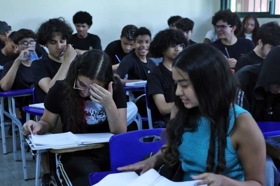 Os estudantes beneficiados pelo Pe de Meia que concluiram o ensino medio.jpg