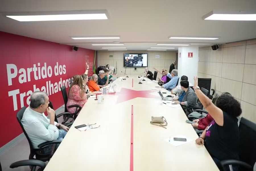 PT derruba regra interna que impedia deputados e senadores de.jpg