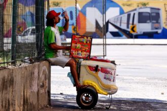 rj-tem-17-cidades-com-alerta-de-calor-extremo-temperaturas-podem-chegar-aos-44c-essa-semana-no-rj-foto-tania-rego-agencia-brasil