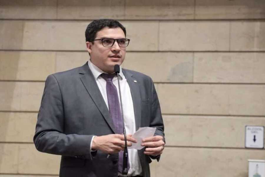 Vereador quer proibir uso de simbolos cristaos na parada LGBTQ.jpg