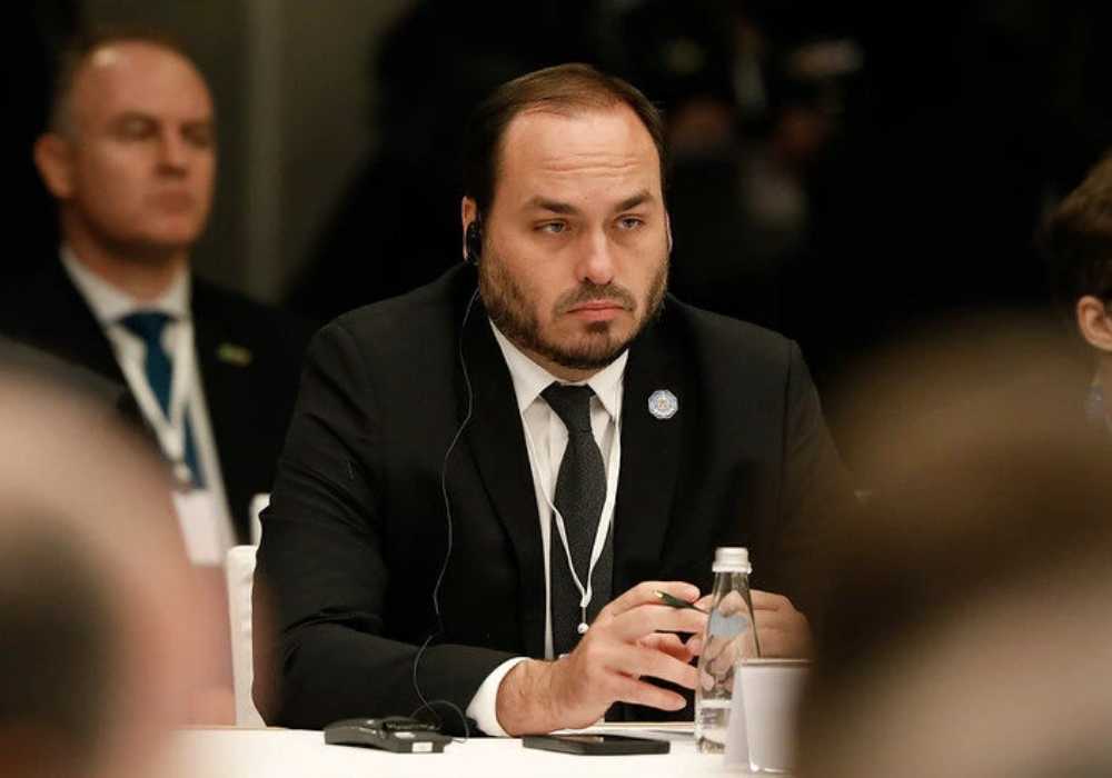 Carlos cobra uniao da direita sobre passaporte de Eduardo.jpg