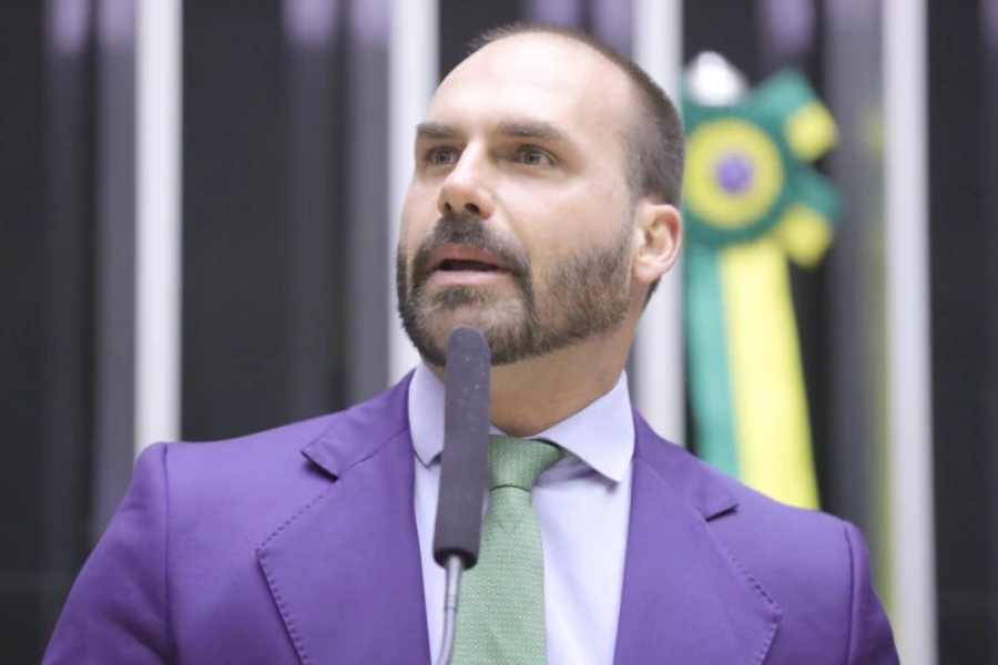 Eduardo Bolsonaro diz que nao volta cedo ao Brasil e.jpg