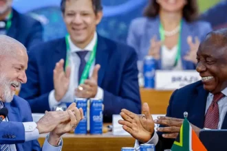 multilateralismo-lula-publica-artigo-com-presidentes-da-espanha-e-da-africa-do-sul-presidente-lula-e-o-presidente-da-africa-do-sul-cyril-ramaphosa-durante-sessao-de-encerramento-da-cupula-de-lideres-do-g20-imagem-ricardo-stuckert-pr-tvt-news