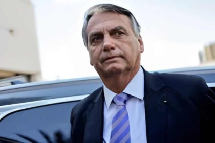 MPF arquiva caso contra Bolsonaro por importunacao de baleia jubarte.jpg