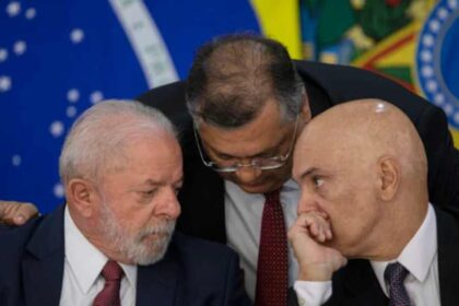 Ministros do STF viajaram em voo da FAB antes de.jpg
