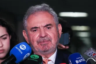 relator-do-orcamento-2025-projeta-superavit-primario-de-r-15-bilhoes-senador-angelo-coronel-psd-ba-apresentou-relatorio-final-do-orcamento-de-2025-foto-lula-marques-agencia-brasil-tvt-news