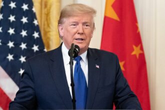 china-revida-impostos-aplicados-por-trump-desde-sabado-trump-esta-taxando-em-10-por-cento-produtos-de-origem-chinesa-foto-governo-dos-estados-unidos-wiki-commons-tvt-news