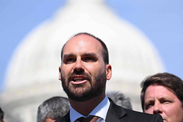 URGENTE Eduardo Bolsonaro deixa o cargo e anuncia que nao.jpg