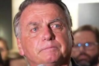 VÍDEO: Presidente Bolsonaro se emociona e chora ao falar que Eduardo Bolsonaro luta contra o 'nazifascismo' 5 VIDEO Presidente Bolsonaro se emociona e chora ao falar que.jpeg
