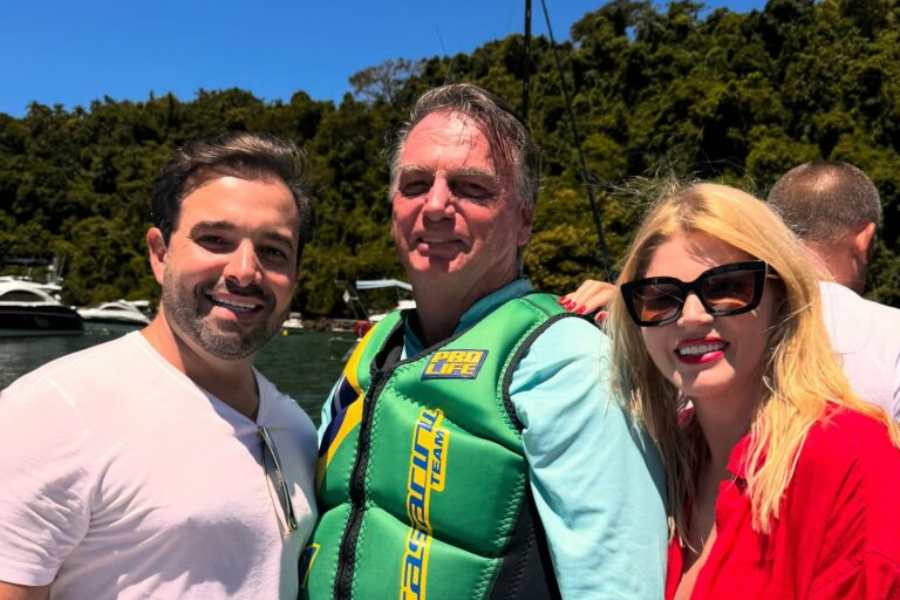 Val Marchiori encontra Bolsonaro em praia ‘Querido ex presidente.jpg
