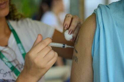 vacinacao-da-gripe-confira-o-calendario-no-rio-e-em-sp-vacinacao-da-gripe-e-essencial-para-diminuir-a-contracao-pelo-virus-no-pais-foto-tomaz-silva-agencia-brasil-tvt-news