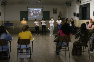 58 catadores de SP sao diplomados com metodo de Paulo.jpg