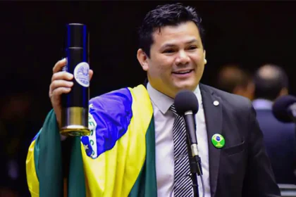 agu-pede-investigacao-de-deputado-por-desejar-a-morte-de-lula-durante-sessao-gilvan-da-federal-pl-es-afirma-que-ha-ausencia-de-provas-no-caso-que-investiga-tentativa-de-golpe-de-estado-e-assassinato-de-lula-foto-agencia-camara-reproducao-tvt-news