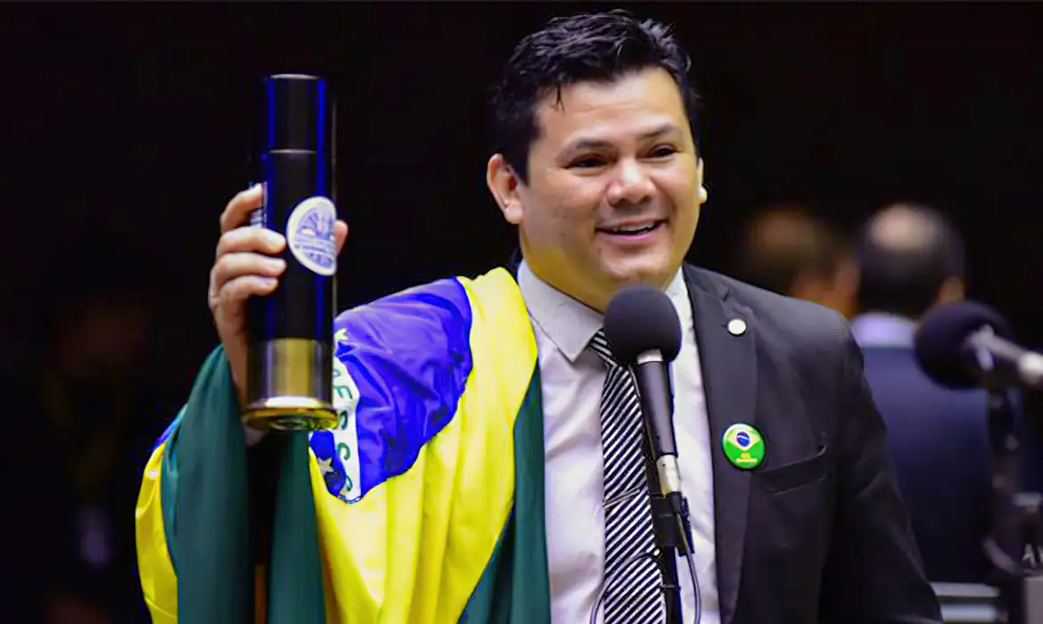 agu-pede-investigacao-de-deputado-por-desejar-a-morte-de-lula-durante-sessao-gilvan-da-federal-pl-es-afirma-que-ha-ausencia-de-provas-no-caso-que-investiga-tentativa-de-golpe-de-estado-e-assassinato-de-lula-foto-agencia-camara-reproducao-tvt-news