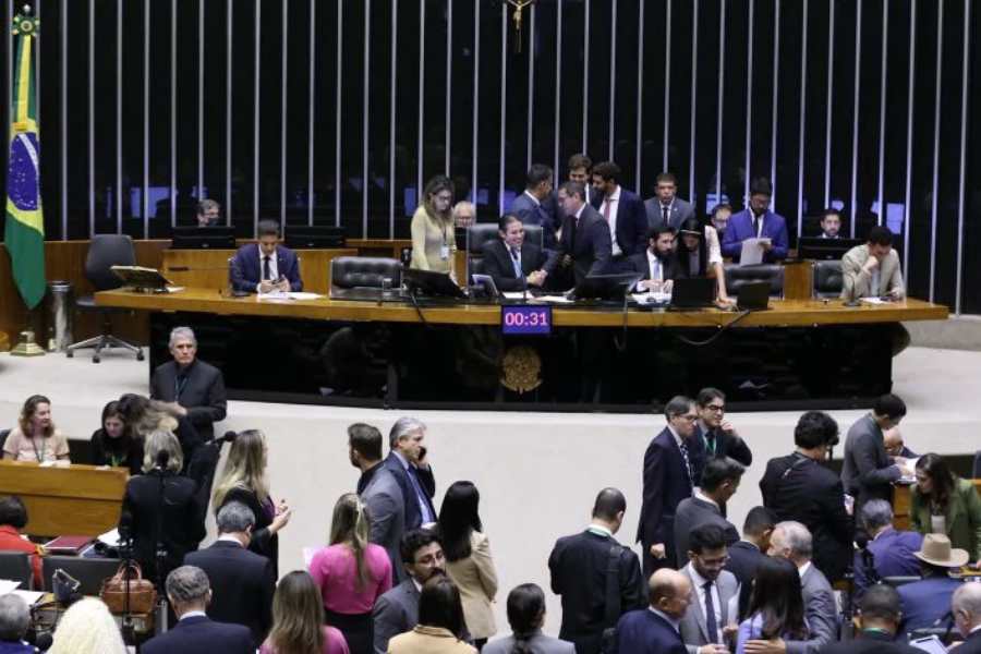 Anistia Mais de 100 deputados da base de Lula apoiaram.jpg